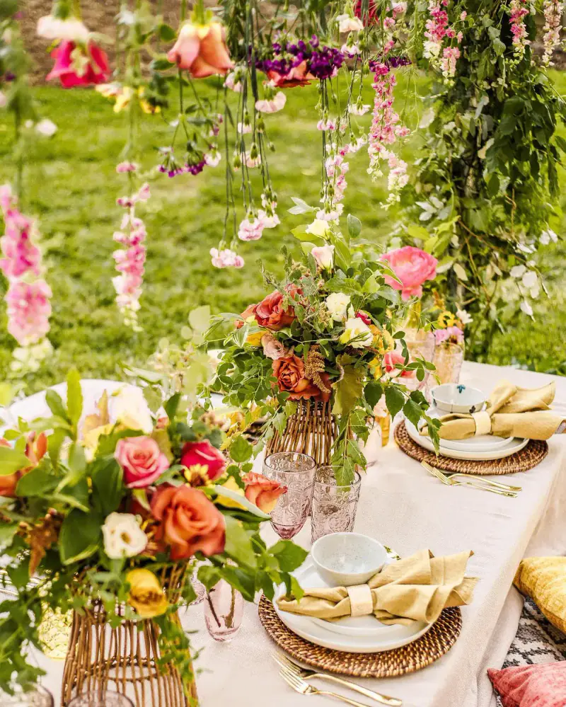 Garden table florals