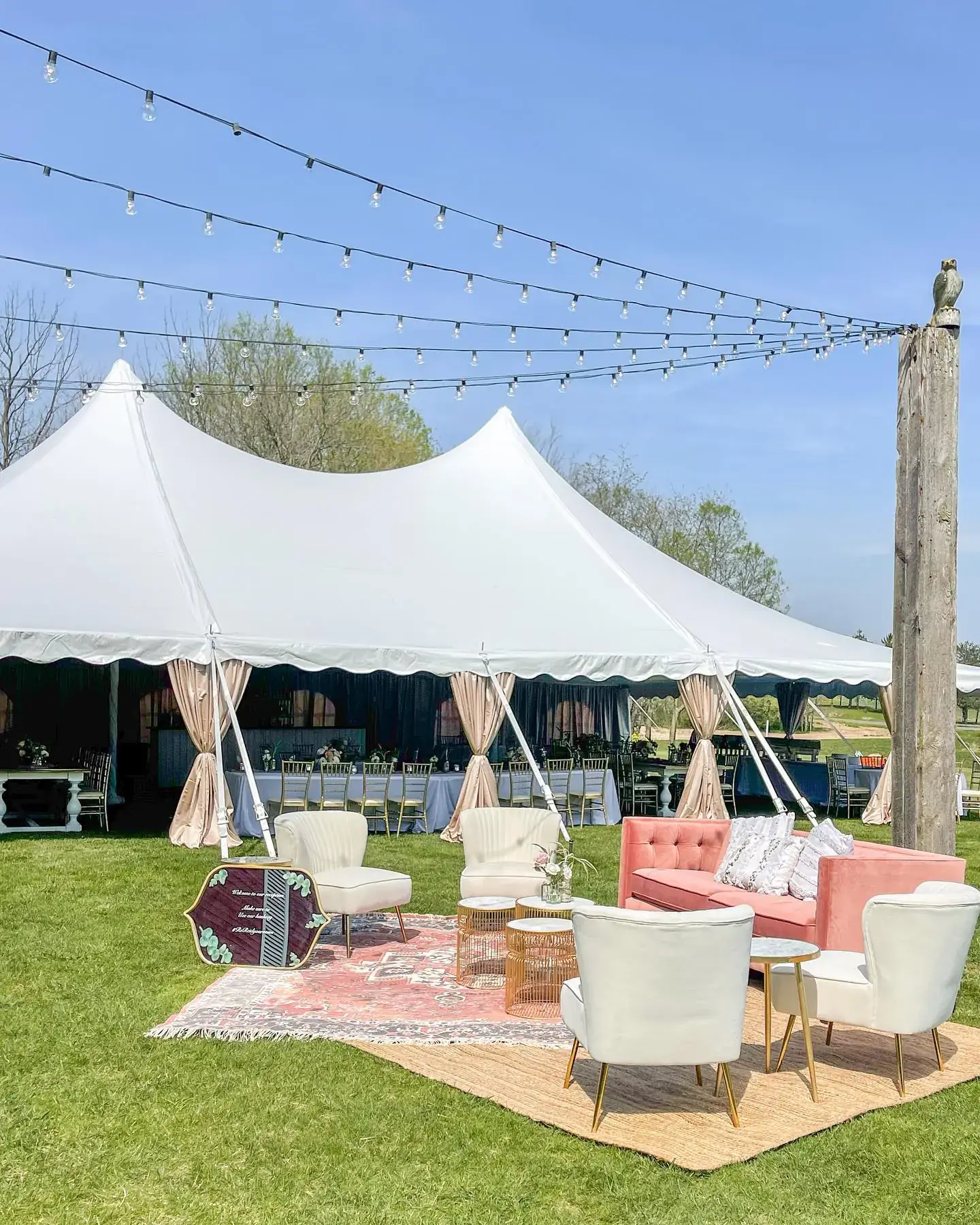 Tent lounge, coral and cream